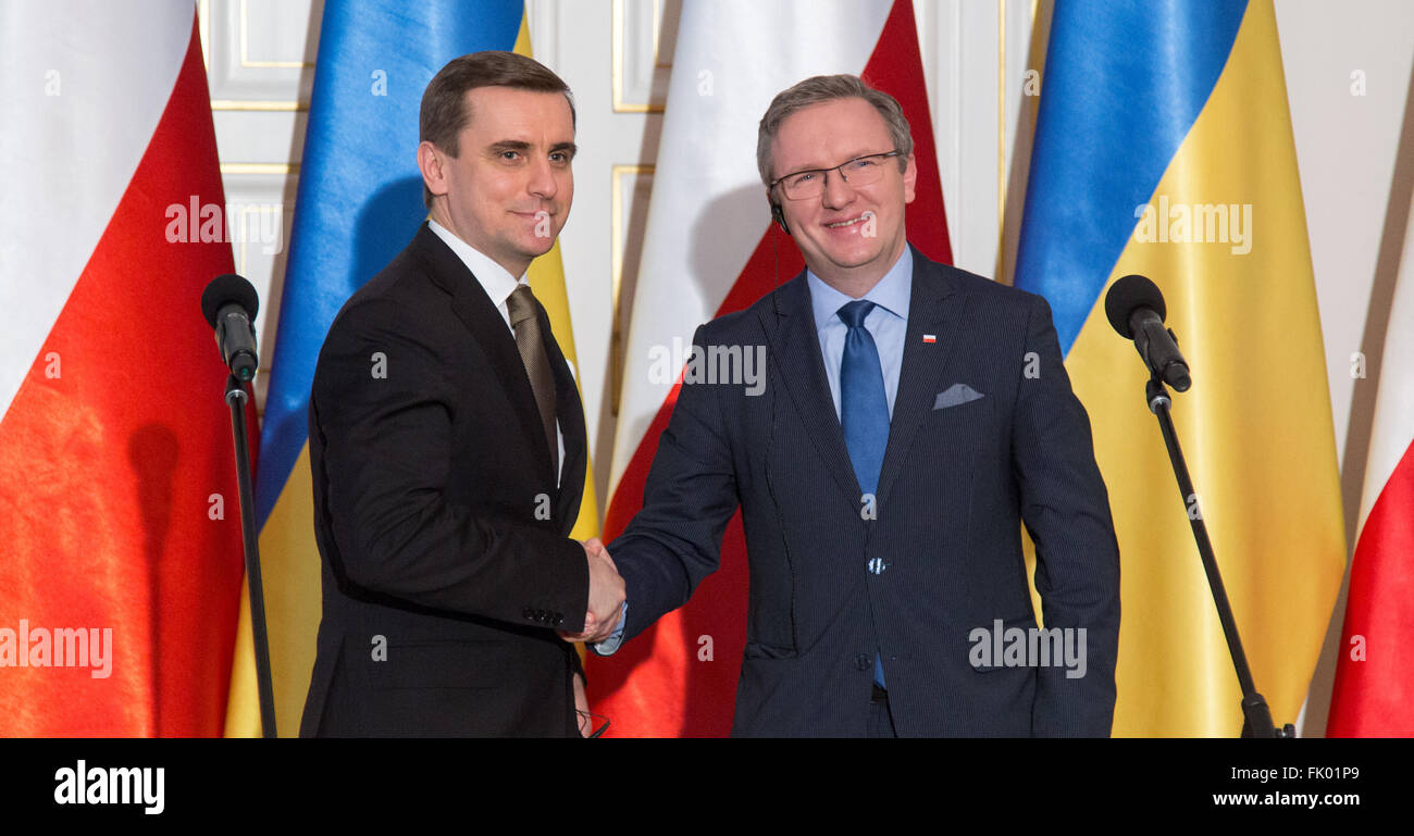 Deputy of Head of Presidential Administration of Ukraine, Kostiantyn Yelisieiev (left) and Secretary of State at the Chancellery of the President of Poland, Krzysztof Szczerski (right)  during a press conference after meeting of the Consultative Committee of Poland and Ukraine. (Photo by Mateusz Wlodarczyk / Pacific Press) Stock Photo