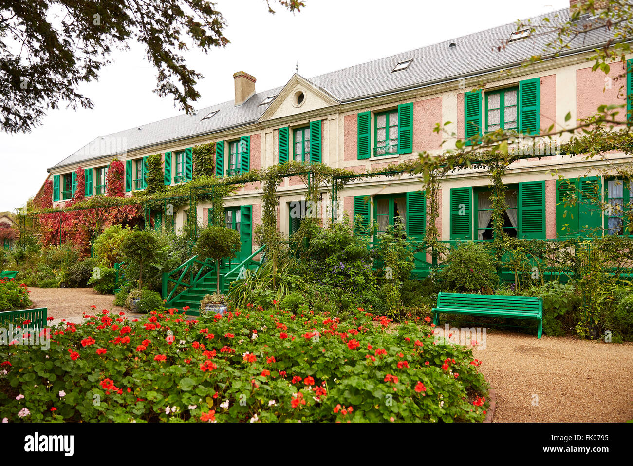 GIVERNY FRANCE HOUSE GARDEN Stock Photo Alamy