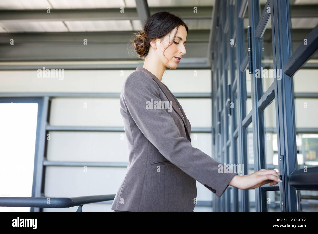 Young woman standing doorway office hi-res stock photography and images ...