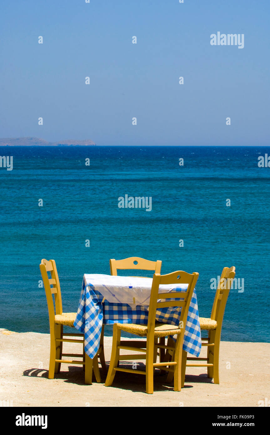 Griechenland, Kreta, Paleokastro bei Sitia, Strandtaverne bei Chiona Stock Photo