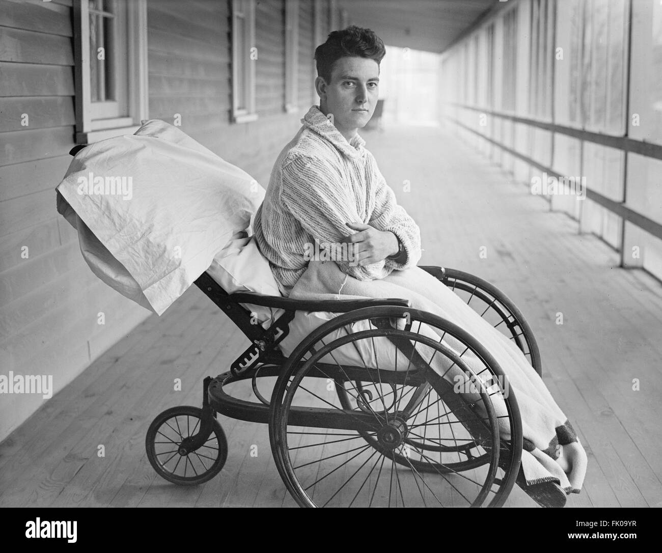 Young Veteran Soldier in Wheelchair on Porch, Walter Reed General Hospital, Washington DC, USA, 1915 Stock Photo