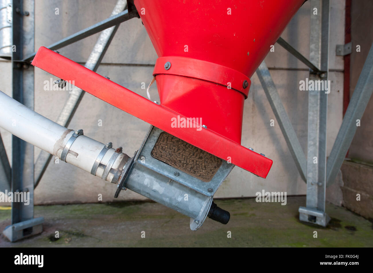 Auger on bottom of a animal feed store to send to concentrates to