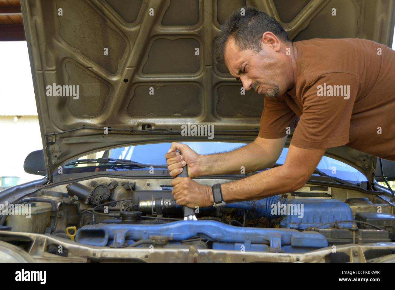 man trying to repair your own car Stock Photo - Alamy