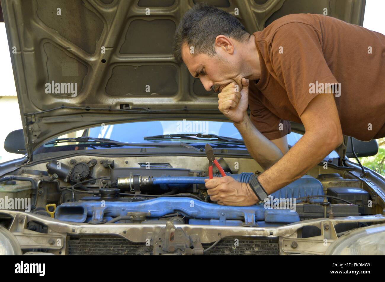 man trying to repair your own car Stock Photo - Alamy
