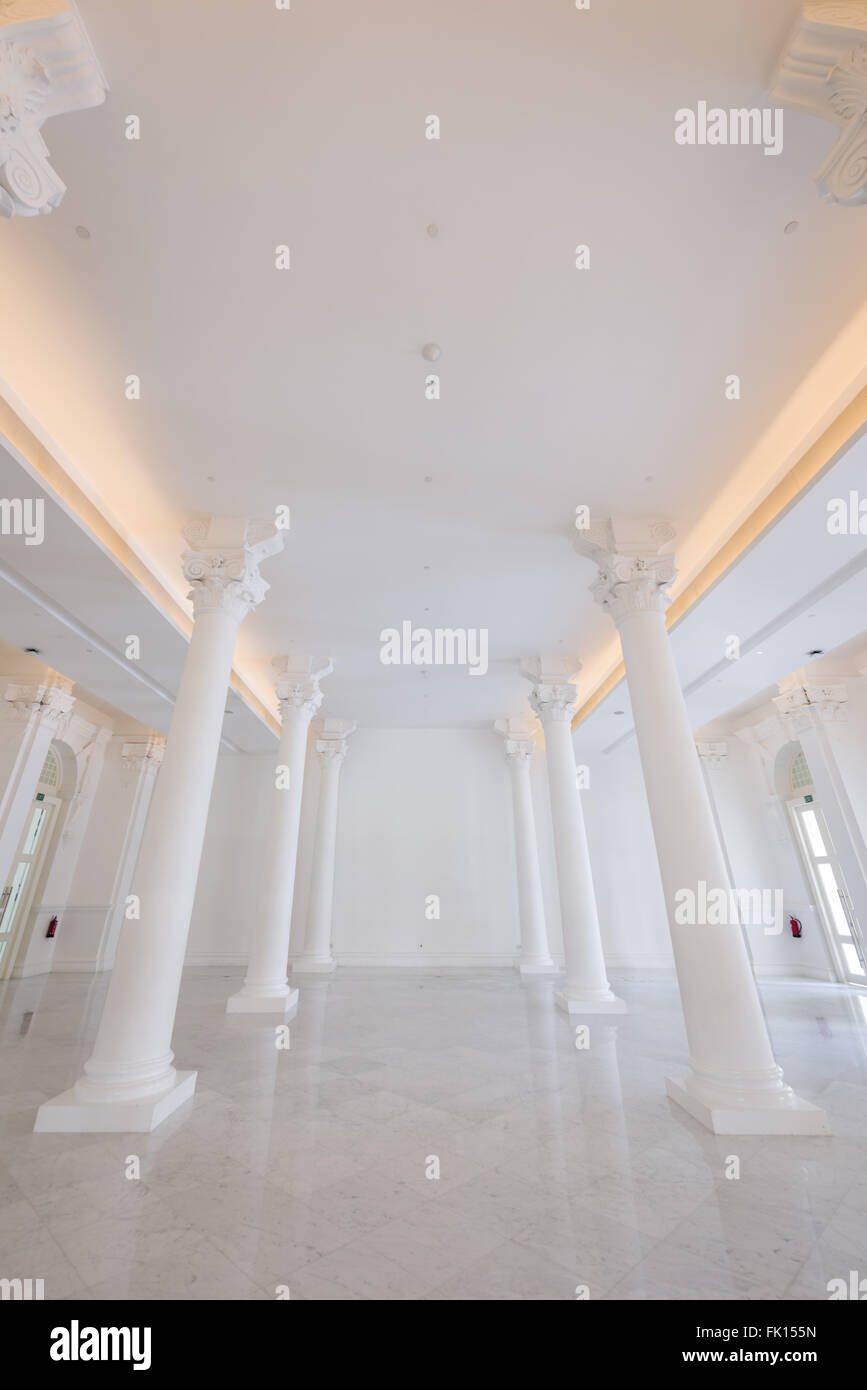 Singapore, 23 Feb 2016: Majestic architecutre of interior of Victoria ...