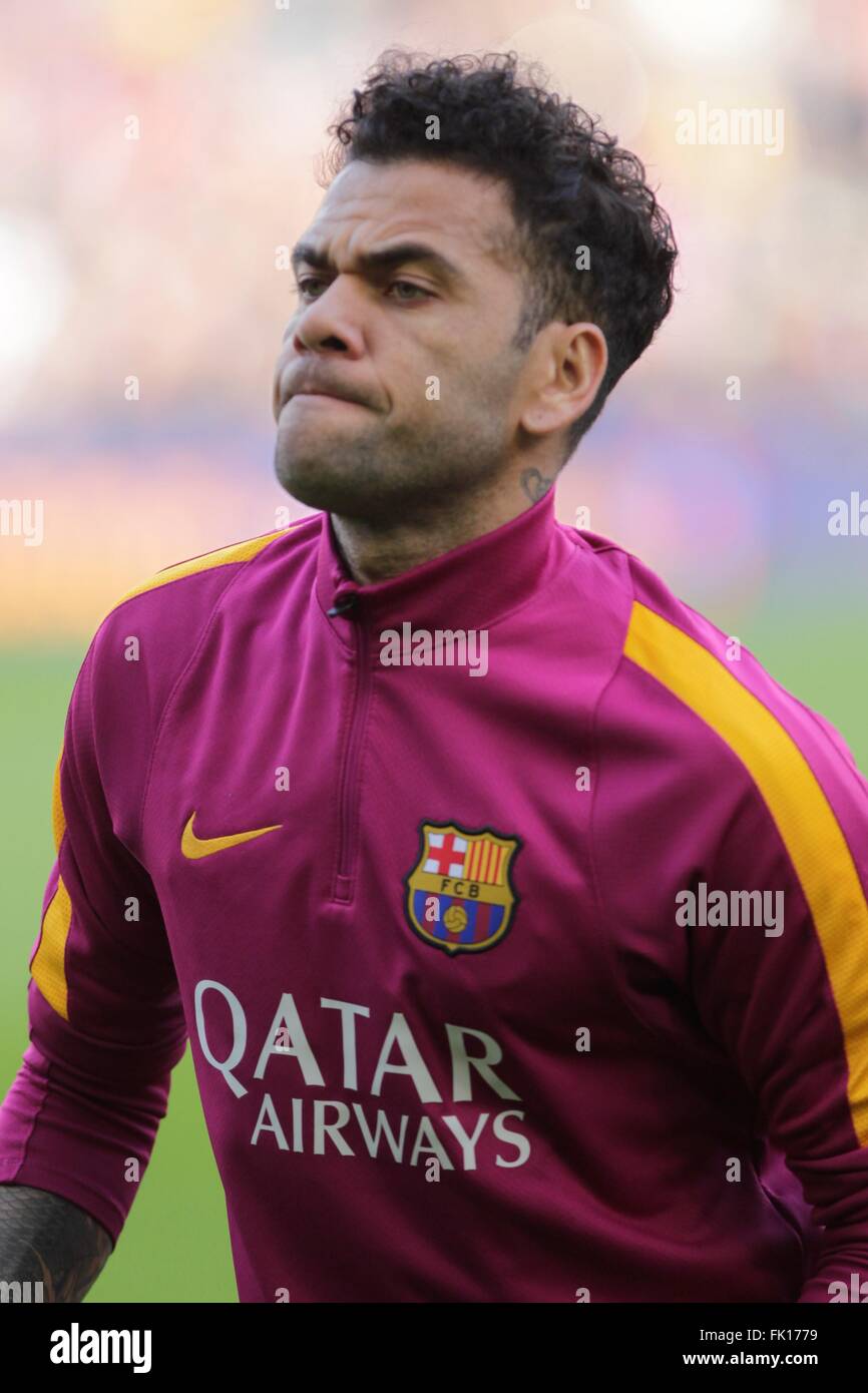 Dani Alves in action during the La Liga match FC Barcelona - Atlético ...