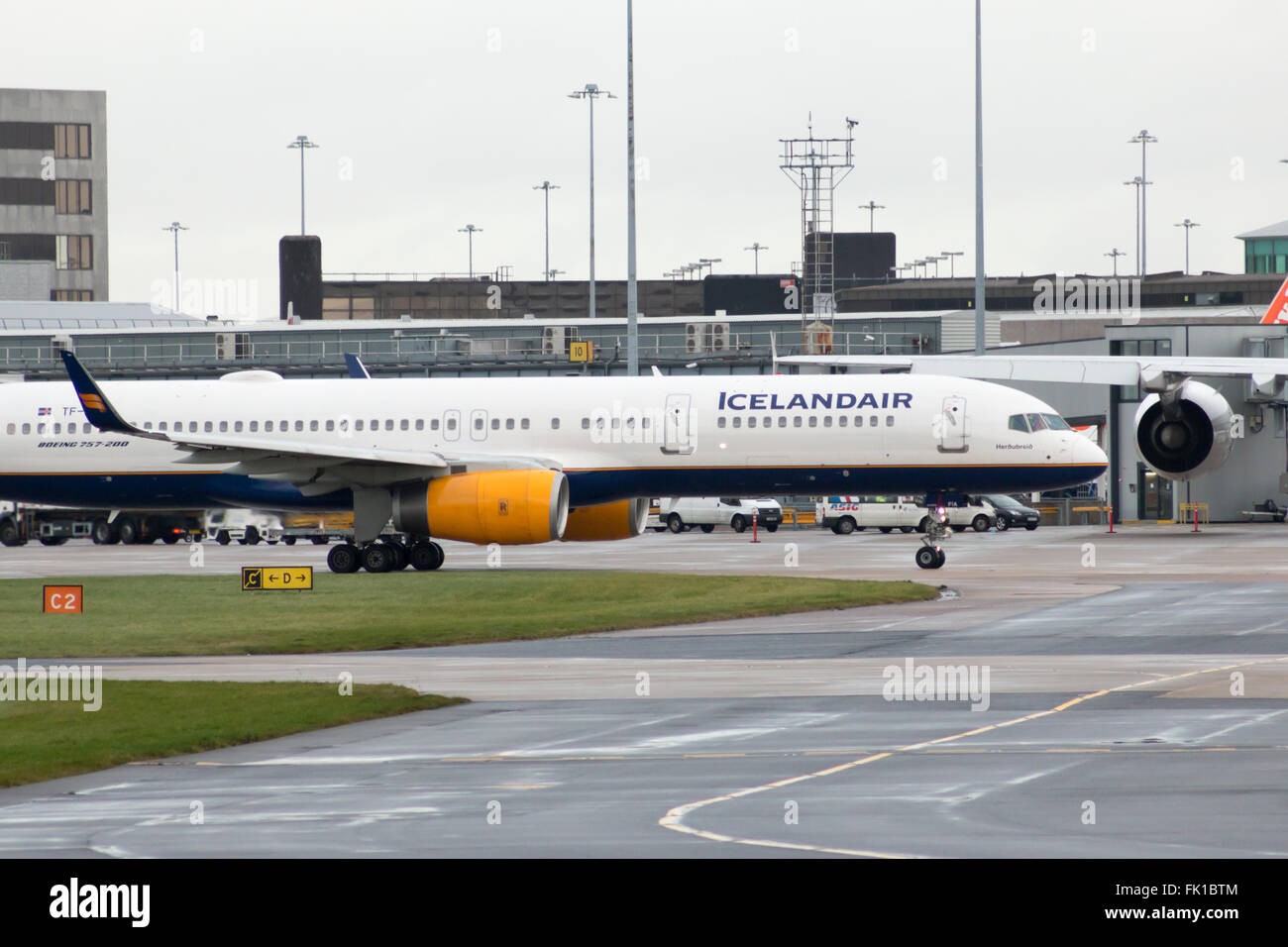 Icelandair Boeing 757-200 narrow-body passenger plane (TF-FIA) taxiing on Manchester International Airport tarmac. Stock Photo