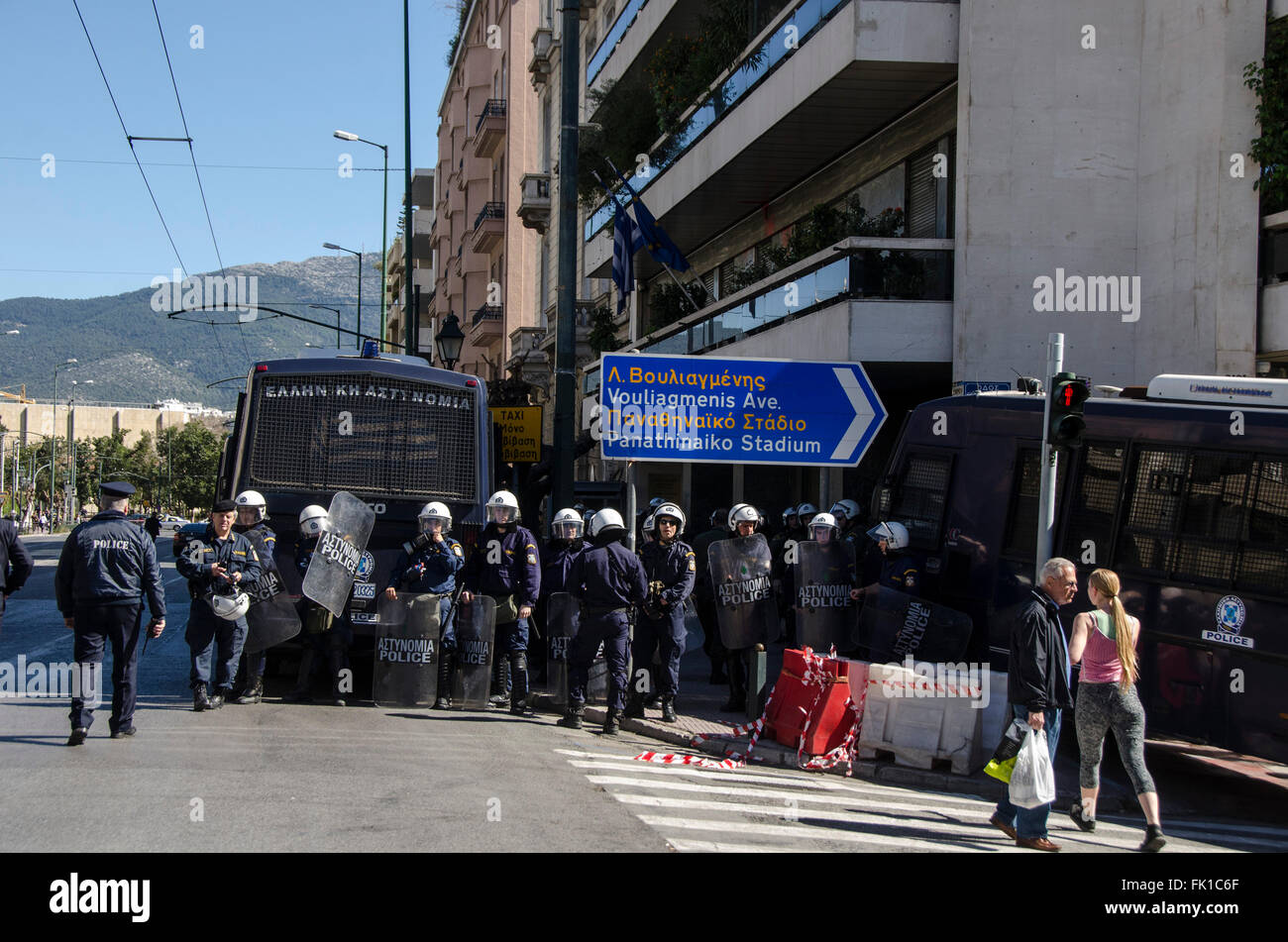Athens, Greece. 05th Mar, 2016. Riot police guards the offices of E.U ...
