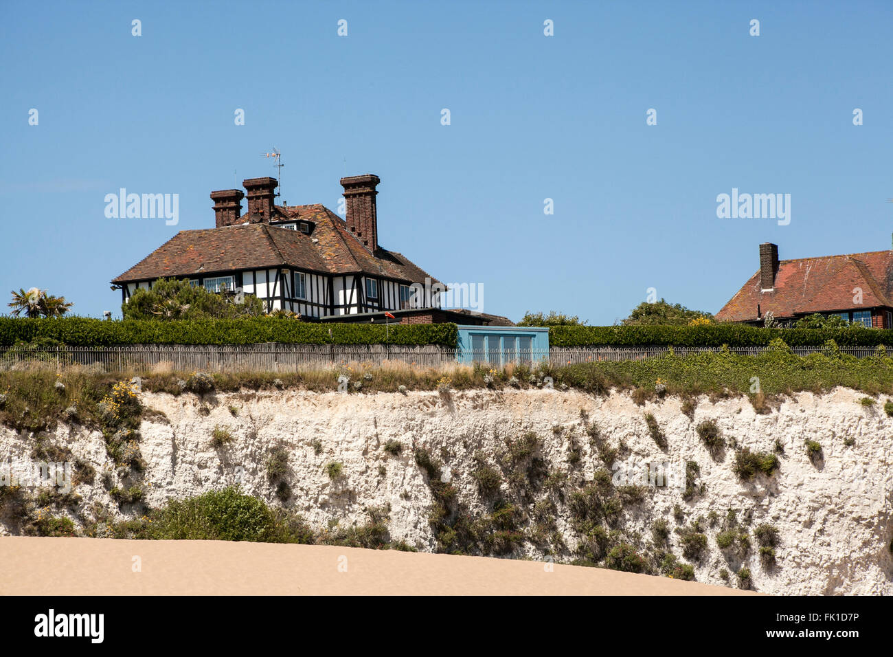 Cliff erosion house hi-res stock photography and images - Alamy