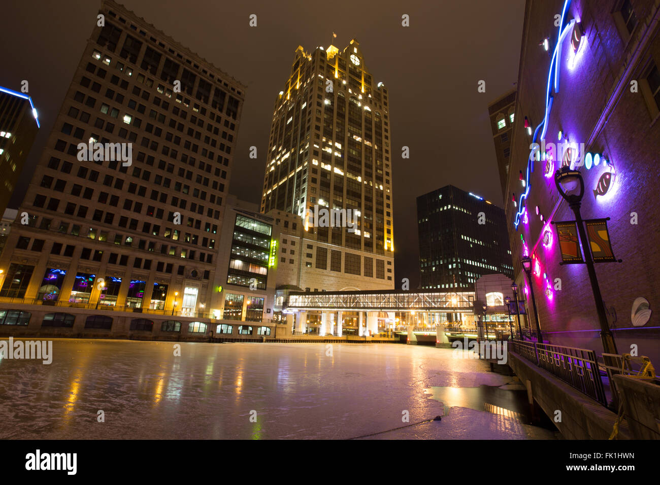 Milwaukee downtown night winter Stock Photo Alamy