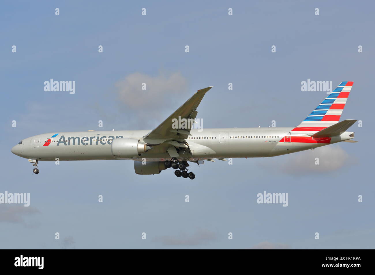 American airlines boeing 777 hi-res stock photography and