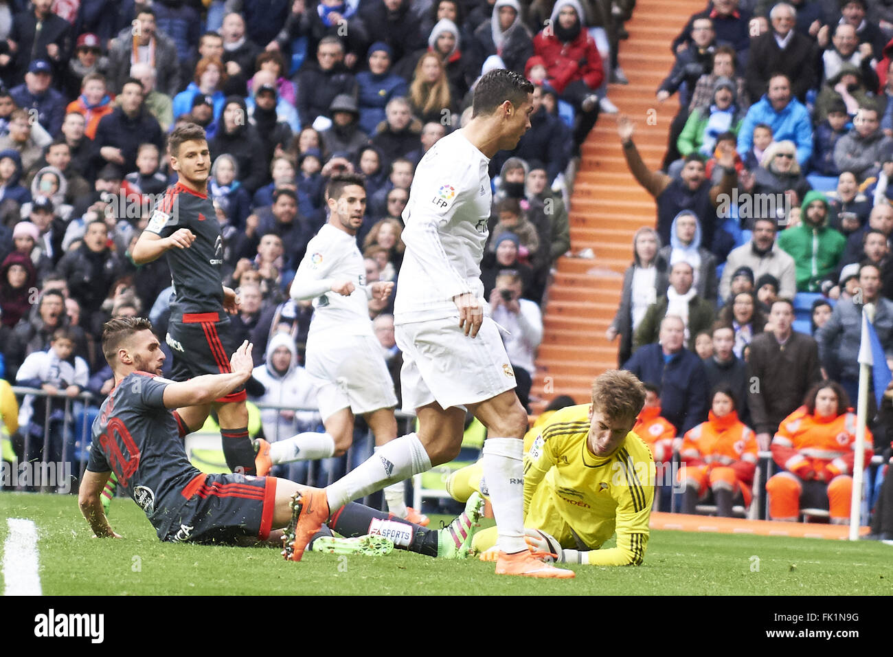 Madrid, Spain. 5th Mar, 2016. Cristiano Ronaldo (forward; Real Madrid), Ruben Blanco (goalkeeper; Celta de Vigo) in action during La Liga match between Real Madrid and Celta de Vigo at Santiago Bernabeu on March 5, 2016 in Madrid Credit:  Jack Abuin/ZUMA Wire/Alamy Live News Stock Photo