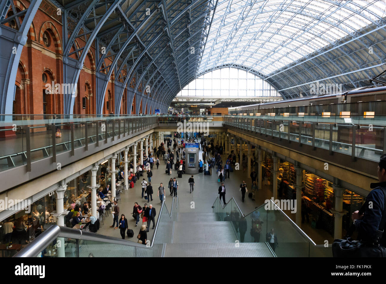The interior of the International St Pancras Railway Train Station ...