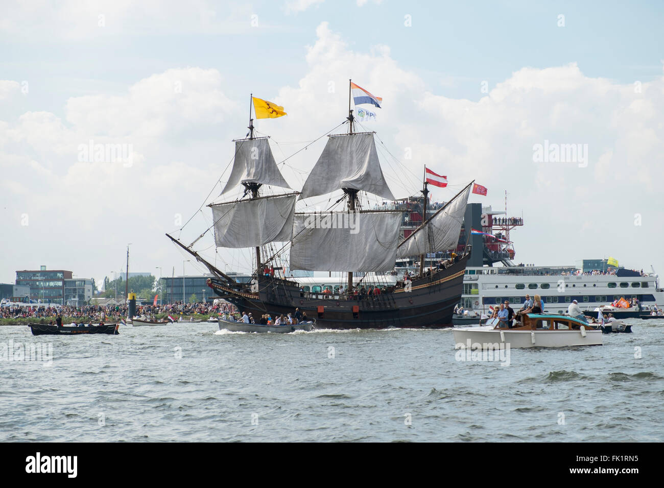 Ship half moon hires stock photography and images Alamy