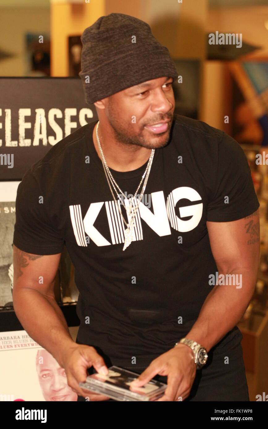 R&B Artist Tank signs copies of his new CD at the FYE store in ...