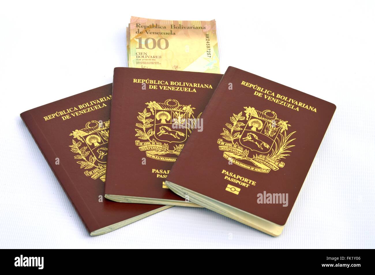 Venezuelan passports and bank notes Stock Photo Alamy