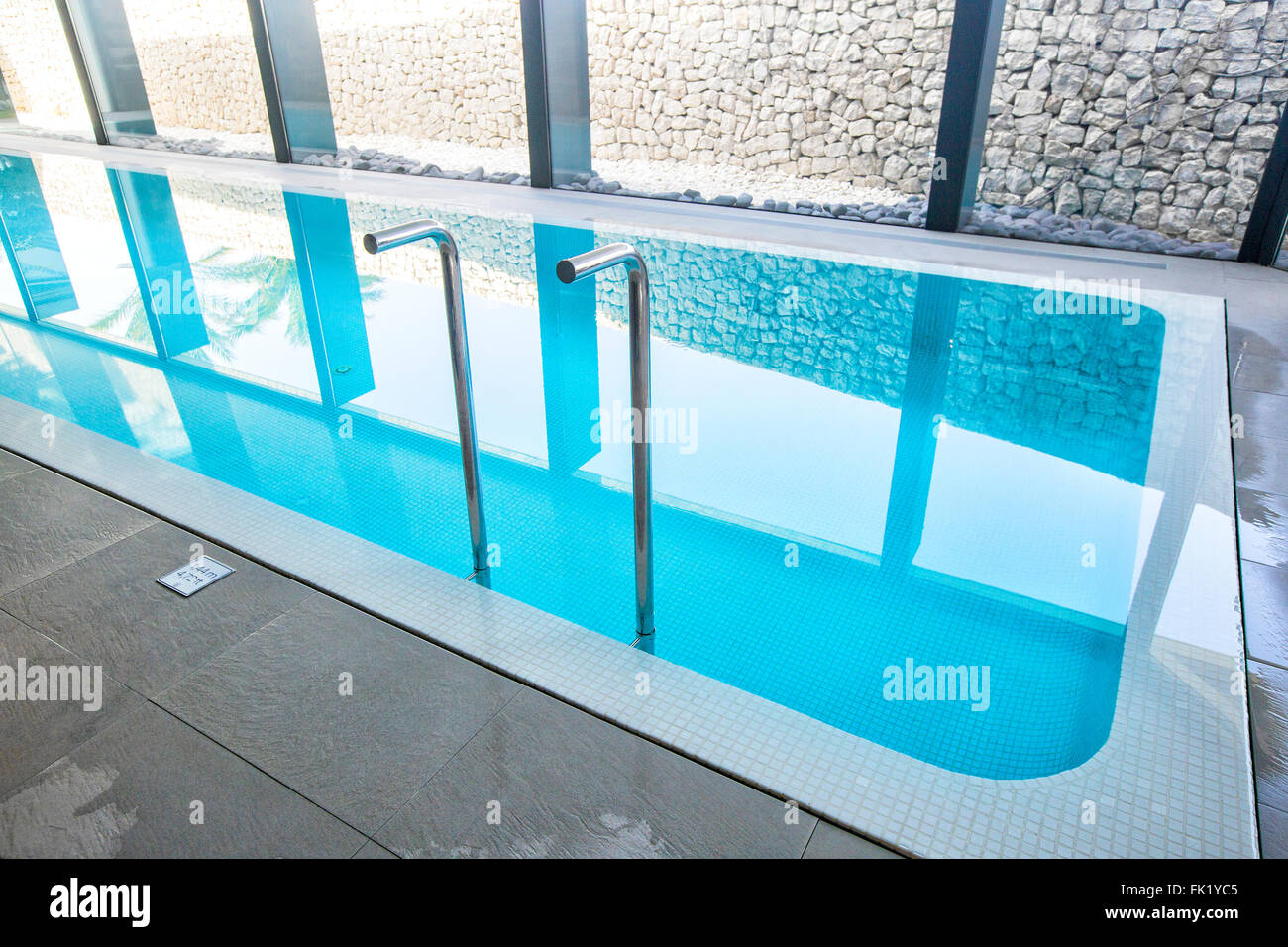 Empty interior swimming pool with relaxation area in a modern hotel ...