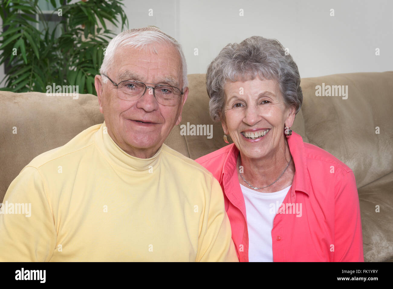 Smiling elderly senior couple hi-res stock photography and images - Alamy