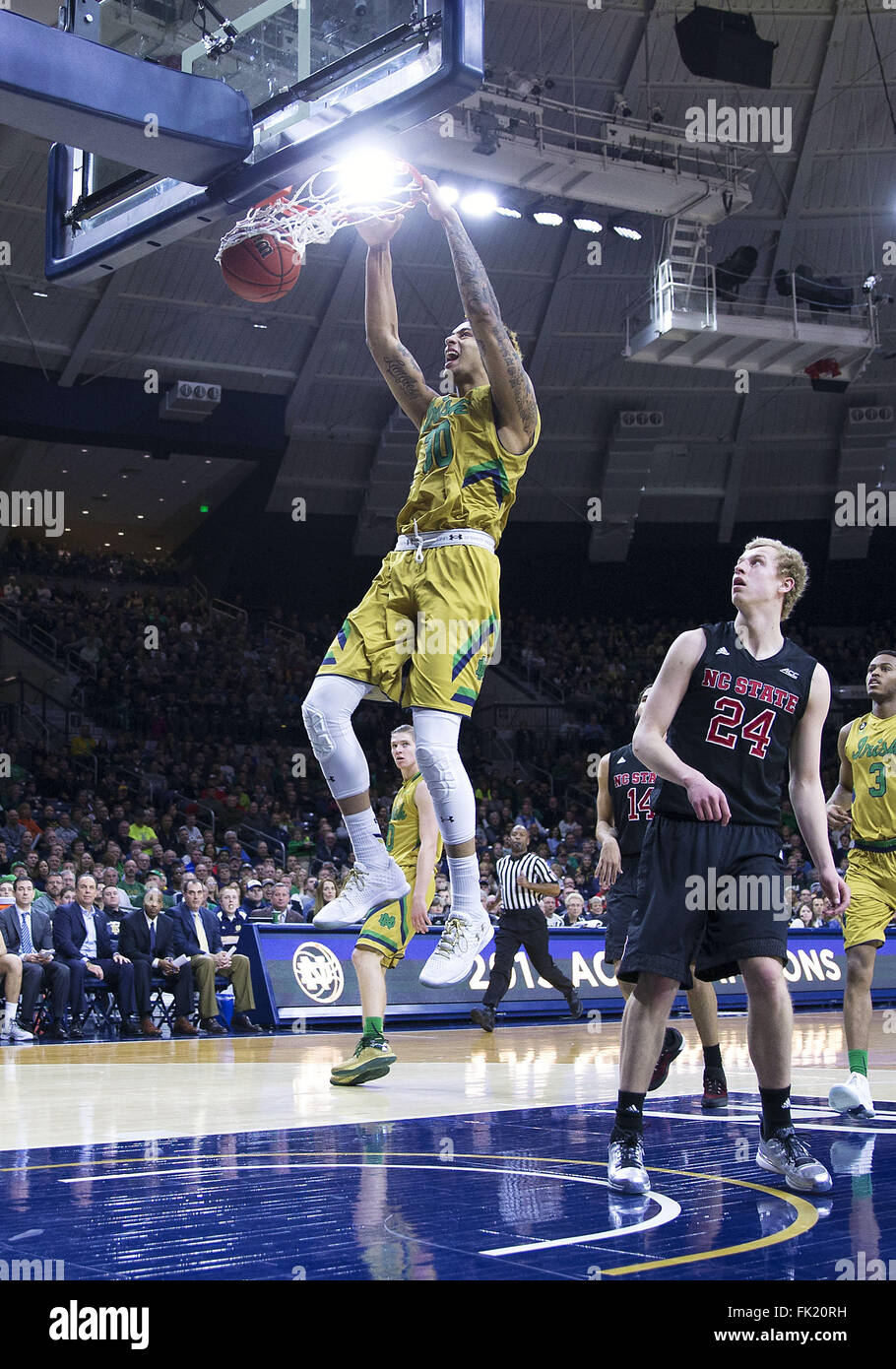 South Bend, Indiana, USA. 05th Mar, 2016. Notre Dame forward Zach