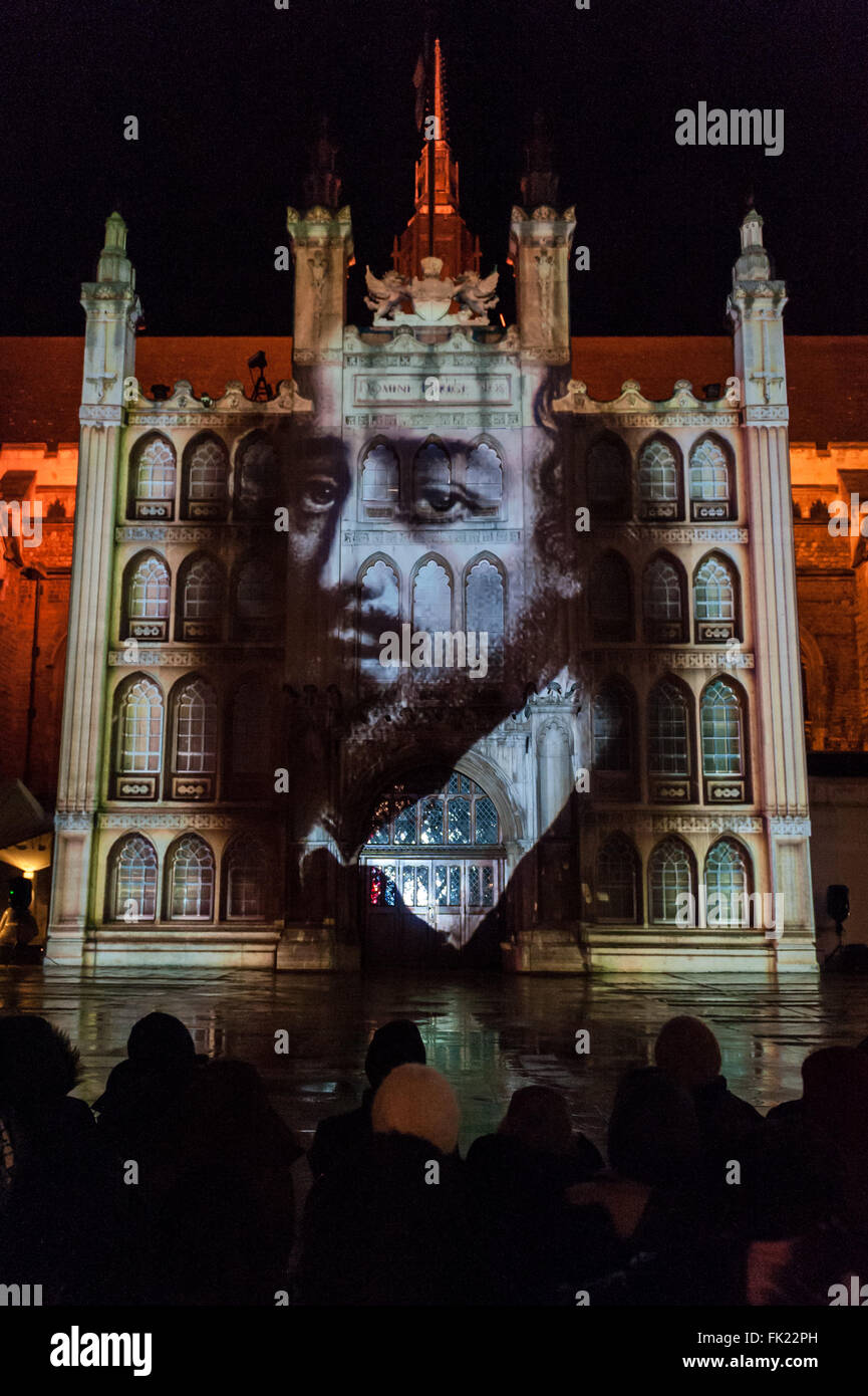 London, UK.  5 March 2016.  Visitors gather to watch the 'Son et Lumière' at Guildhall.  The spectacular light and sound production celebrates the City of London's connection to Shakespeare, on the 400th anniversary of his death.  The historic façade of Guildhall is brought to life with 3D projection mapping technology accompanied by a special music composition by the Guildhall School of Music & Drama. Credit:  Stephen Chung / Alamy Live News Stock Photo