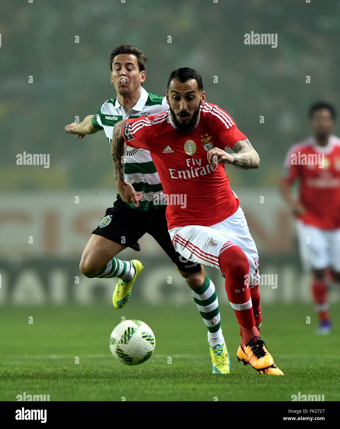 Lisbon. 5th Mar, 2016. Sporting's Joao Pereira (L) vies the ball with Benfica's Mitroglou during the Portuguese league football match between Sporting CP and SL Benfica at the Jose Alvalade stadium in Lisbon on Mar. 5, 2016. Sporting lost 0-1. © Zhang Liyun/Xinhua/Alamy Live News Stock Photo