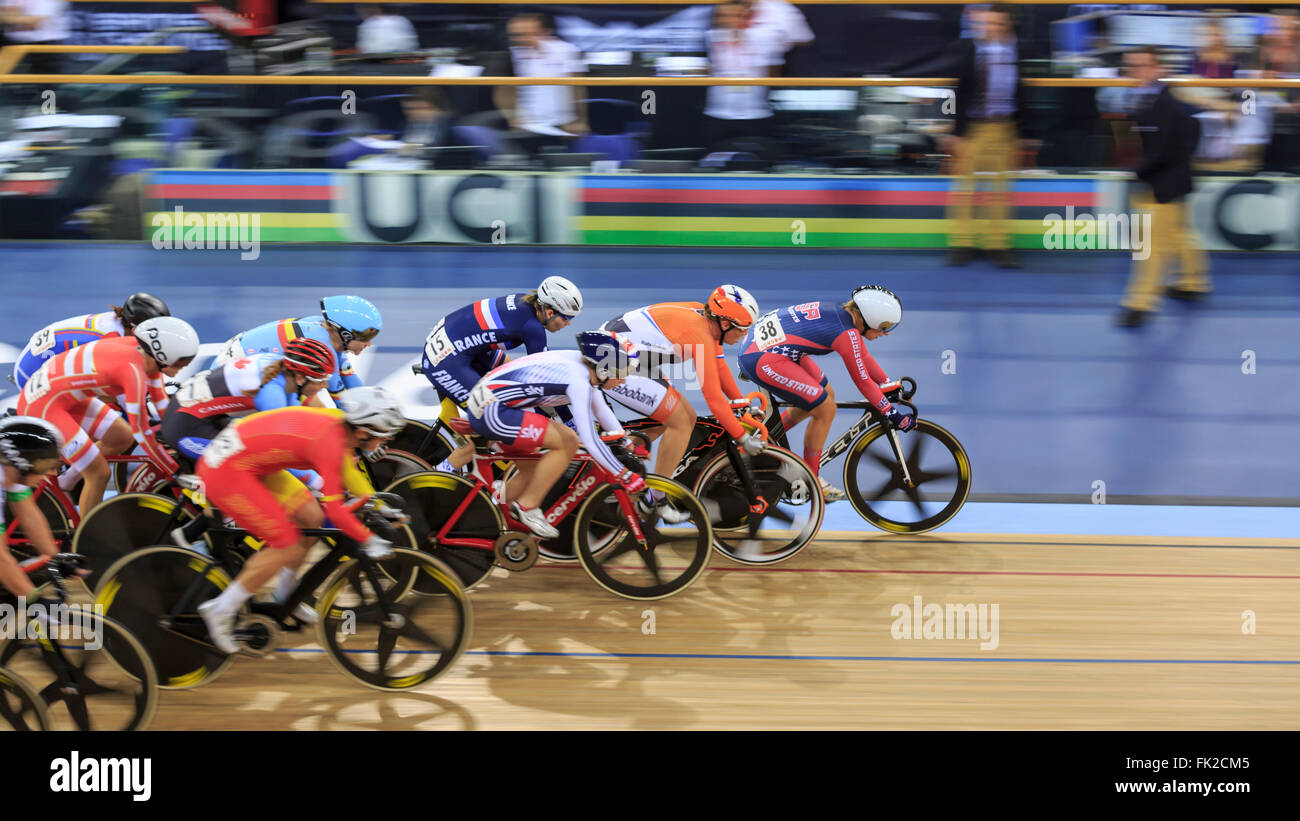 London, UK, 5 March 2016. UCI 2016 Track Cycling World Championships. Great Britain's Laura Kenny (Laura Trott) competes in the third round of the Women's Omnium, the Elimination Race; she placed 2nd behind USA's Sarah Hammer, and lies 2nd overall after day one - level on points with Sarah Hammer. Credit:  Clive Jones/Alamy Live News Stock Photo