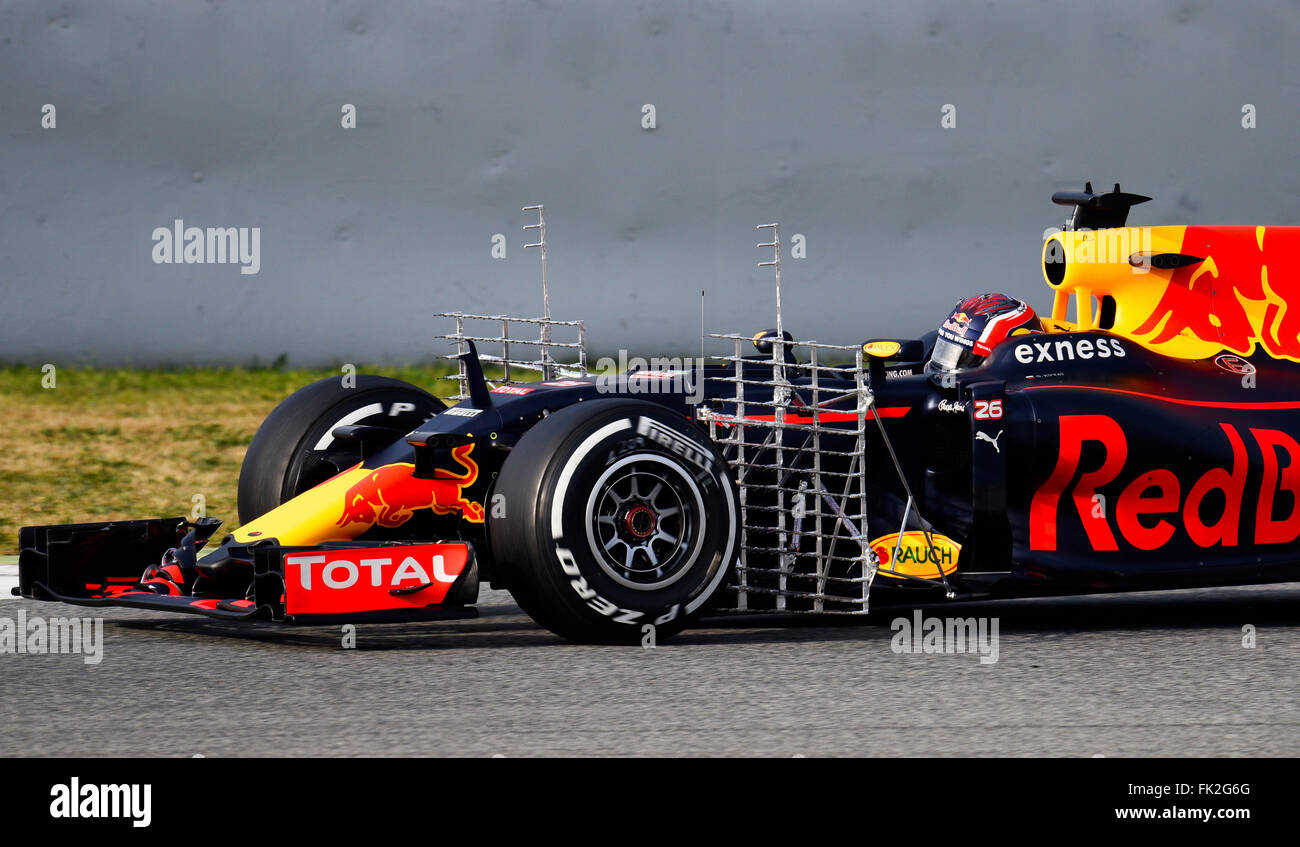 Daniil Kwjat (Kvyat) (RUS), Red Bull with grid to test air flow during Formula One testing days on the Circuit de Barcelona-Catalunya, Spain from February 22nd to 25th 2016 Stock Photo