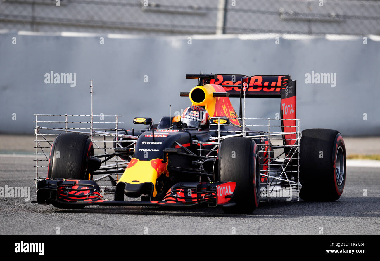 Daniil Kwjat (Kvyat) (RUS), Red Bull with grid to test air flow during Formula One testing days on the Circuit de Barcelona-Catalunya, Spain from February 22nd to 25th 2016 Stock Photo
