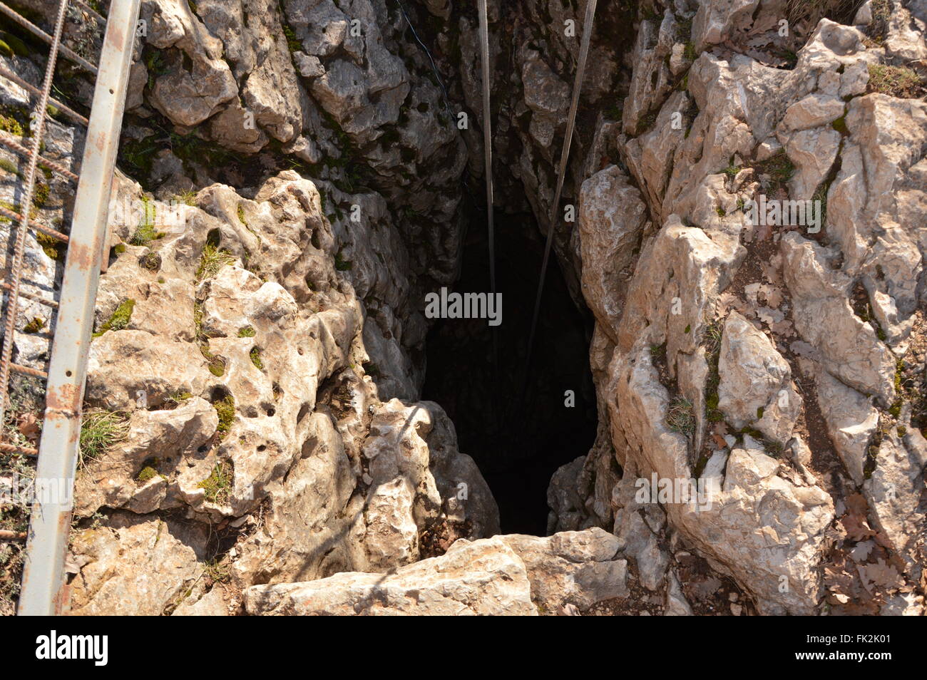 Underground cavity hi-res stock photography and images - Alamy