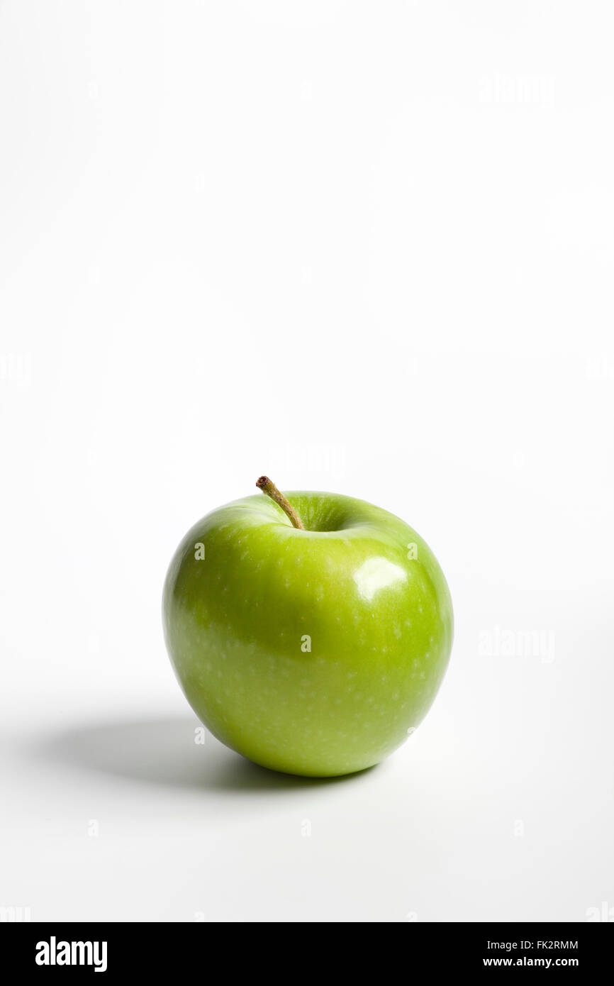 One single green Granny Smith apple on white background Stock Photo
