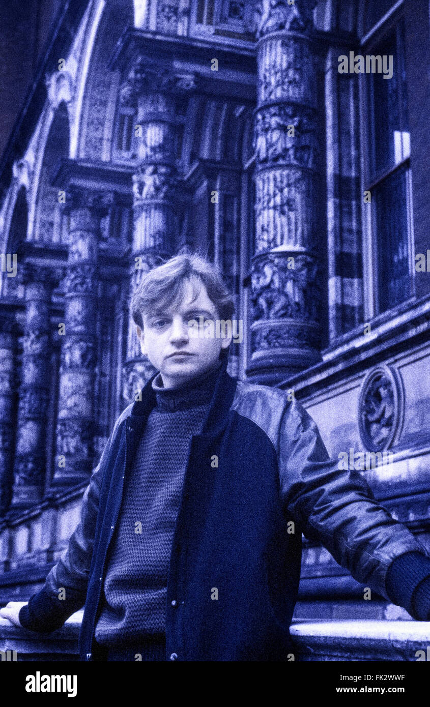 Mark E Smith, punk rocker, singer with the Fall photographed outside the Victoria and Albert museum in South Kensington, London, in the early 1990s. Scan from Agfa 1000RS slide film. Stock Photo