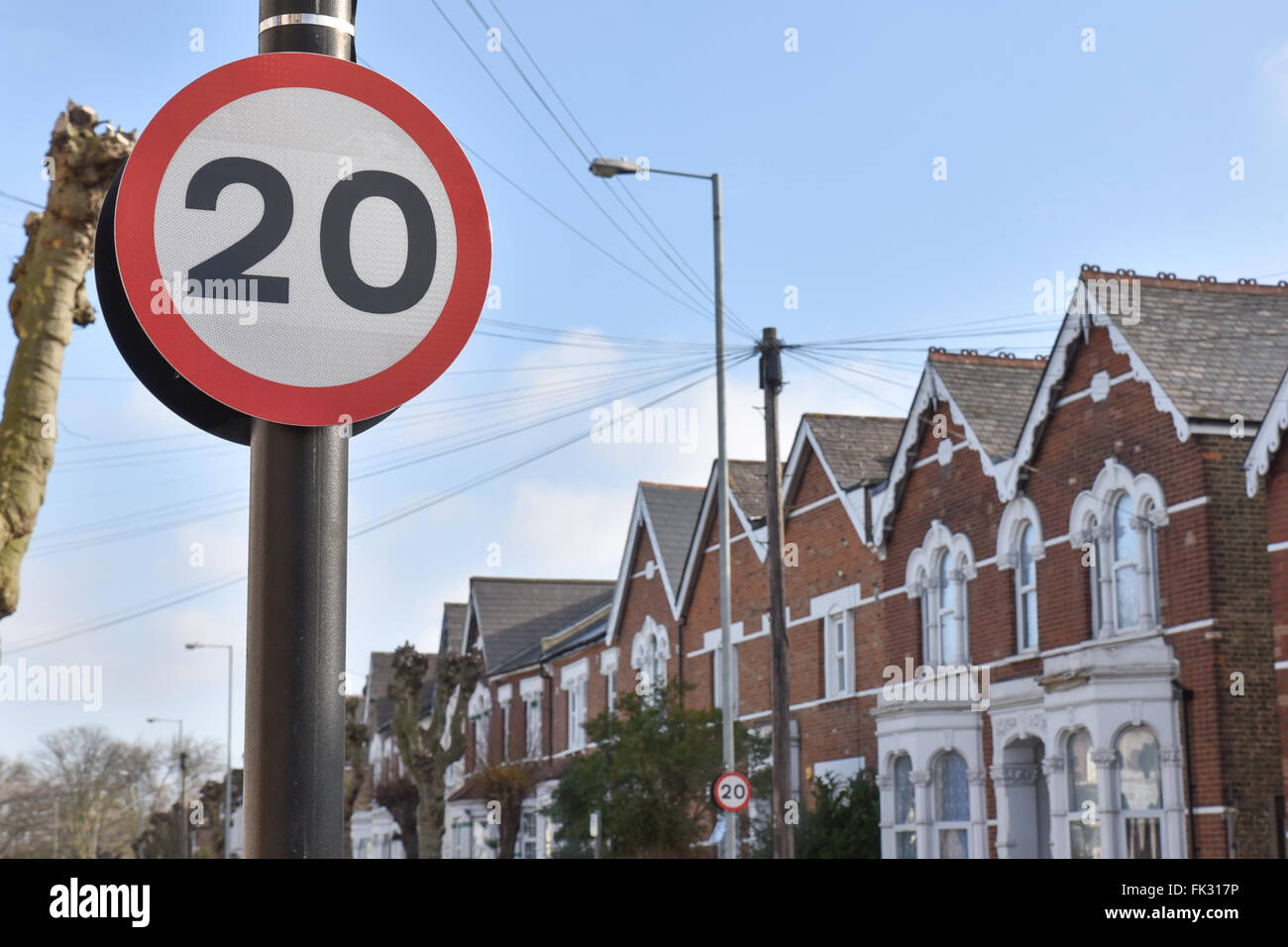 20 speed limit london cars hi-res stock photography and images - Alamy