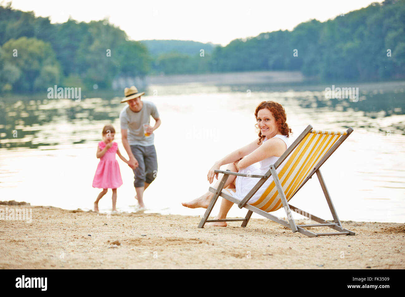 Summer family hi-res stock photography and images - Alamy