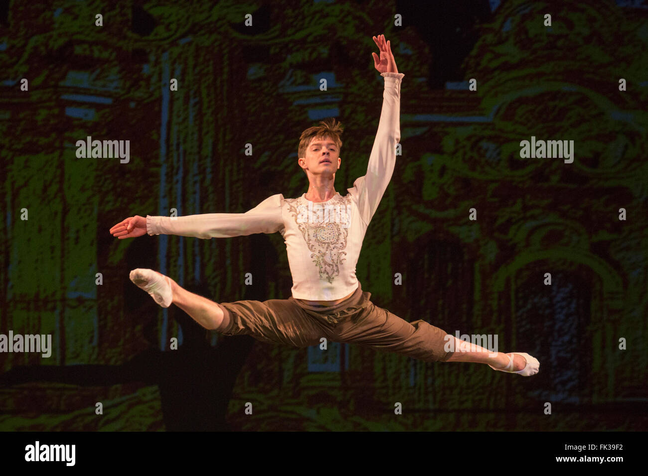 Angelina ballerina hi-res stock photography and images - Alamy