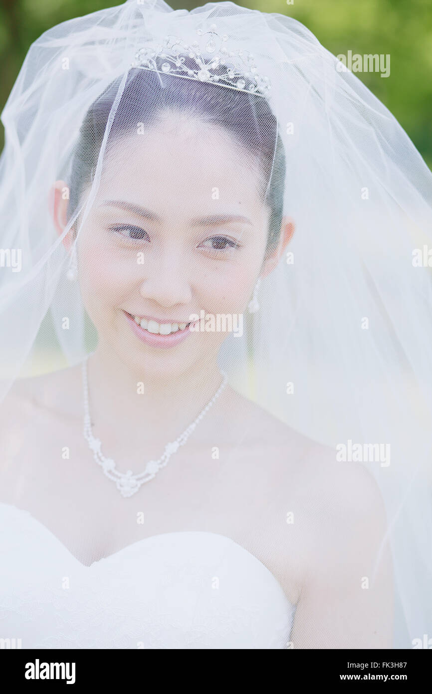 Bride japanese wedding veil hi-res stock photography and images - Alamy