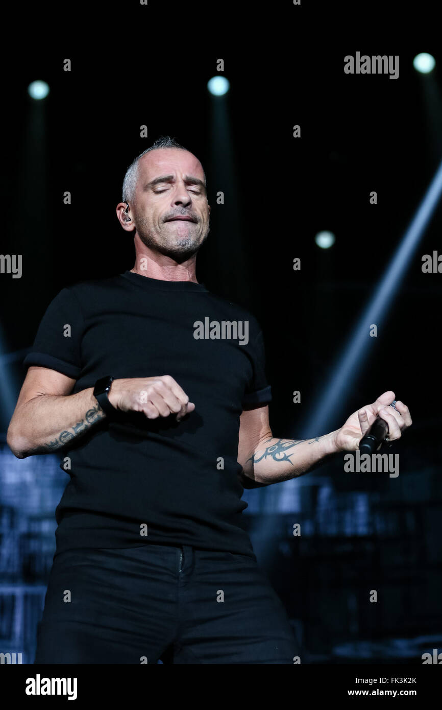 Italian singer eros ramazzotti hi-res stock photography and images - Alamy