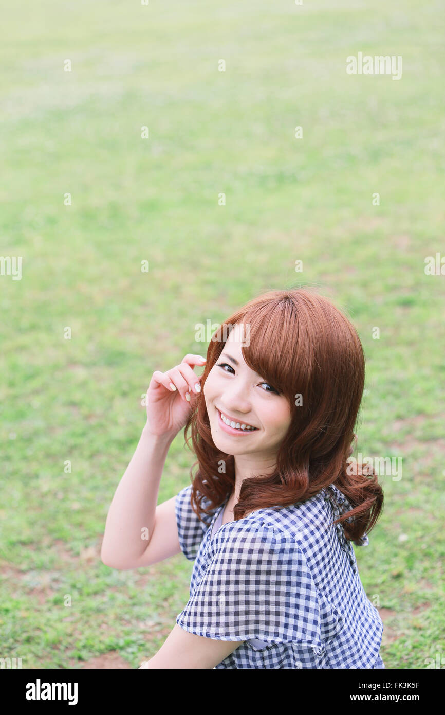 Medium side view portrait young hi-res stock photography and images - Alamy