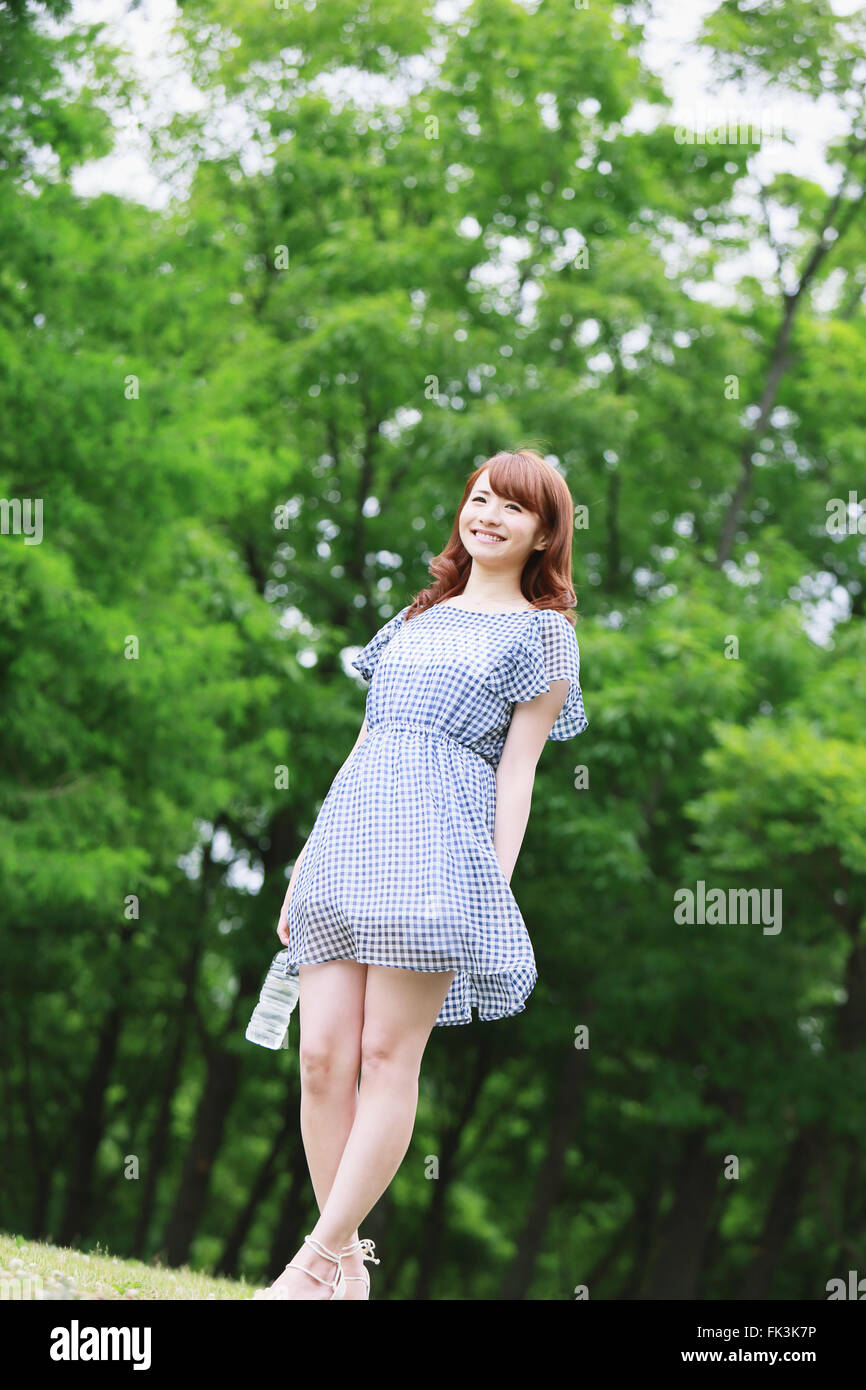 Japanese woman in one piece walking hi-res stock photography and images ...