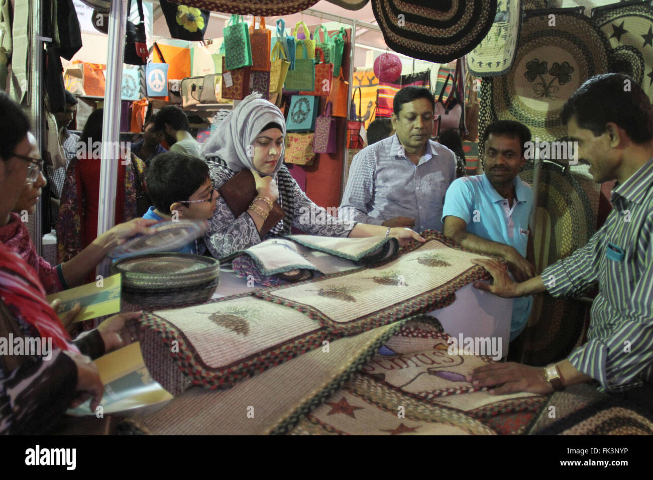 Dhaka, Bangladesh. 6th Mar, 2016. Visitors look at jute products at a stall during a three-day fair at Bangabandhu International Conference Center in Dhaka, Bangladesh, March 6, 2016. A three-day fair on diversification of jute products began in Dhaka on Sunday to promote jute and jute products in the world market. © Shariful Islam/Xinhua/Alamy Live News Stock Photo