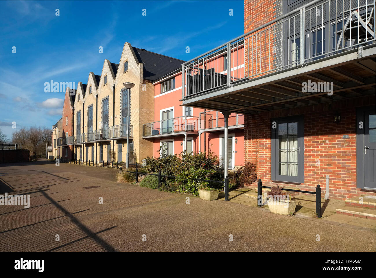 Riverside_property hires stock photography and images Alamy