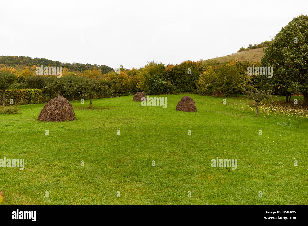 GIVERNY FRANCE MONET HOUSE GARDEN field hay ricks Stock Photo