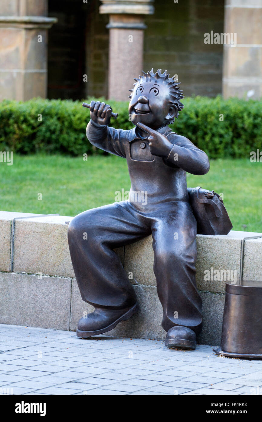 Dundee oor wullie statue hires stock photography and images Alamy