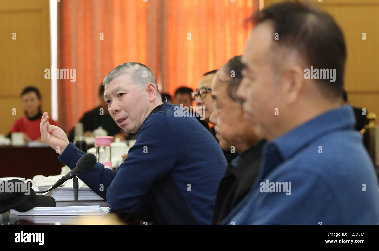 Beijing, China. 7th Mar, 2016. Feng Xiaogang, a member of the 12th National Committee of the Chinese People's Political Consultative Conference (CPPCC), gives a speech on the establishment of film photography school at a panel discussion of the ongoing annual session of the country's top political advisory body in Beijing, capital of China, March 7, 2016. Credit:  Yin Gang/Xinhua/Alamy Live News Stock Photo