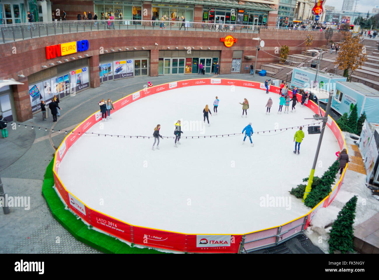 Ice skating rink, between main train station and Zlote Tarasy shopping