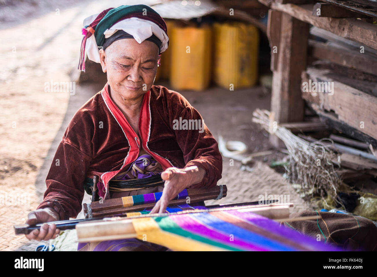 Palaung woman weaving, part of the Palau Hill Tribe near Hsipaw Township, Shan State, Myanmar (Burma), Asia Stock Photo