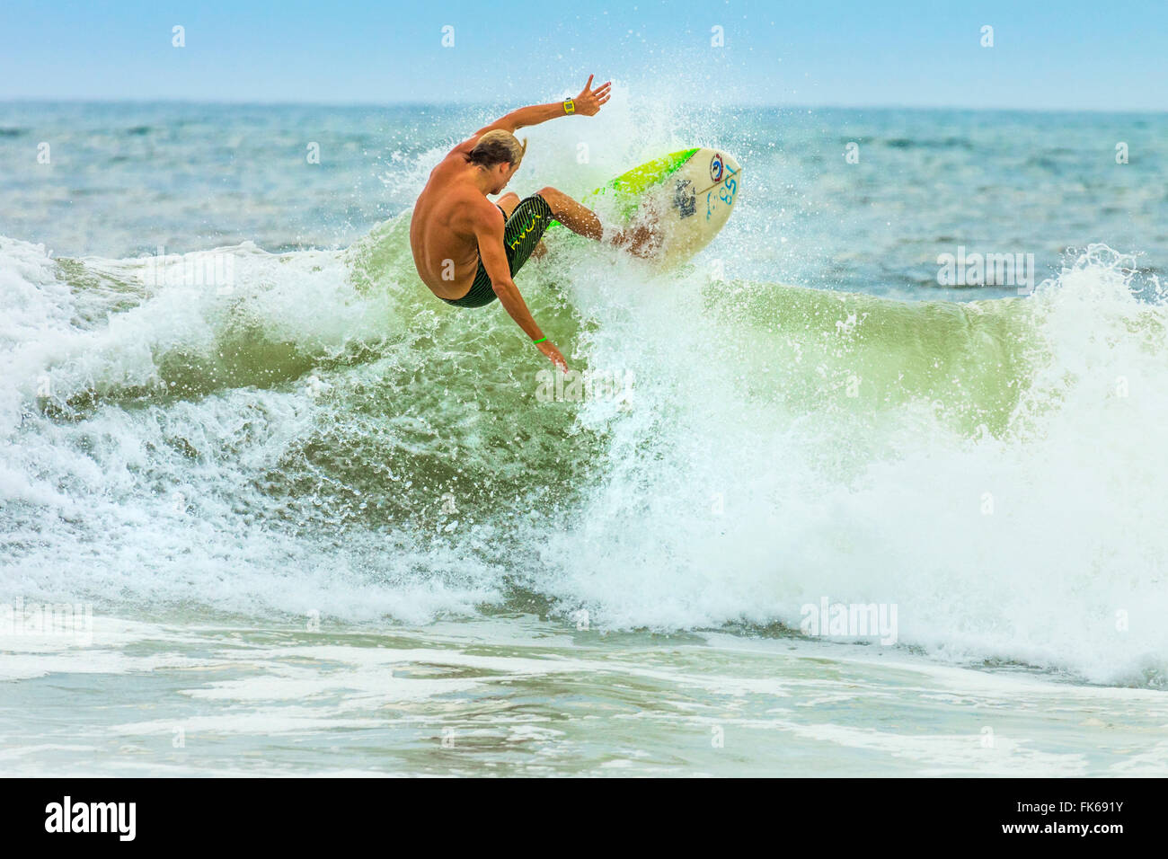 Shortboard surfer riding a wave at this surf resort on the south coast of Nicoya Peninsula, Santa Teresa, Puntarenas, Costa Rica Stock Photo
