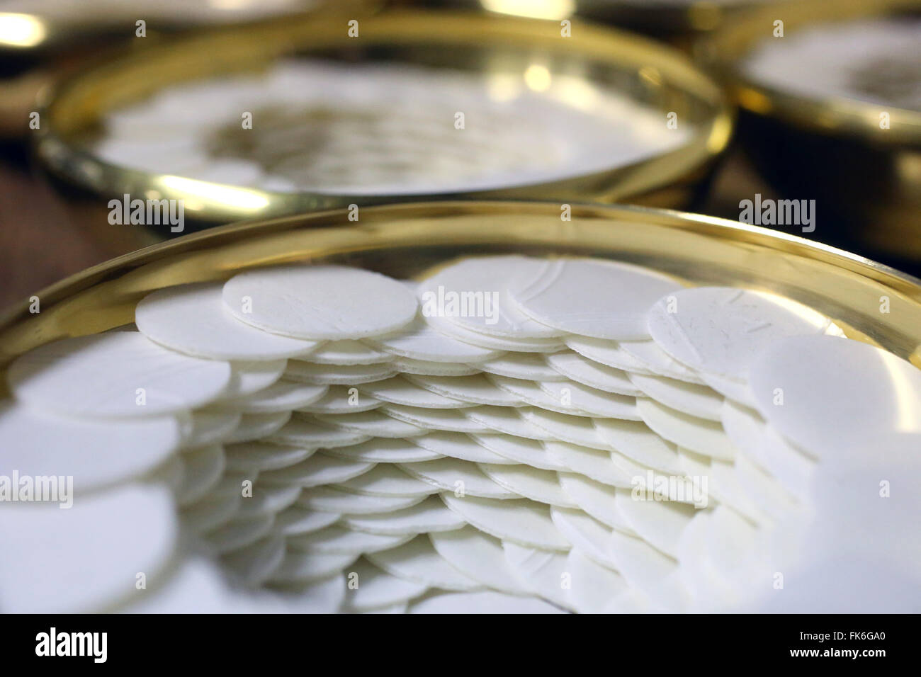 Catholic communion wafer hires stock photography and images Alamy