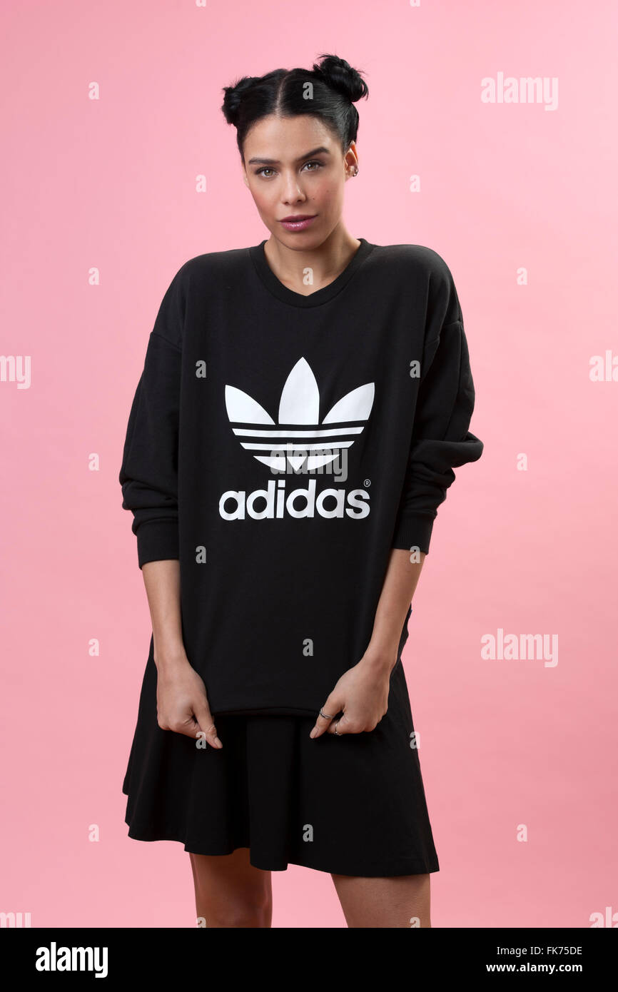 moeder Plaats Peuter Adidas sweatshirt hi-res stock photography and images - Alamy