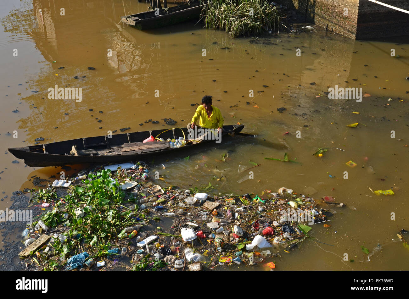 Pekanbaru, Indonesia. 17th June, 2015. Every Morning a sanitary 