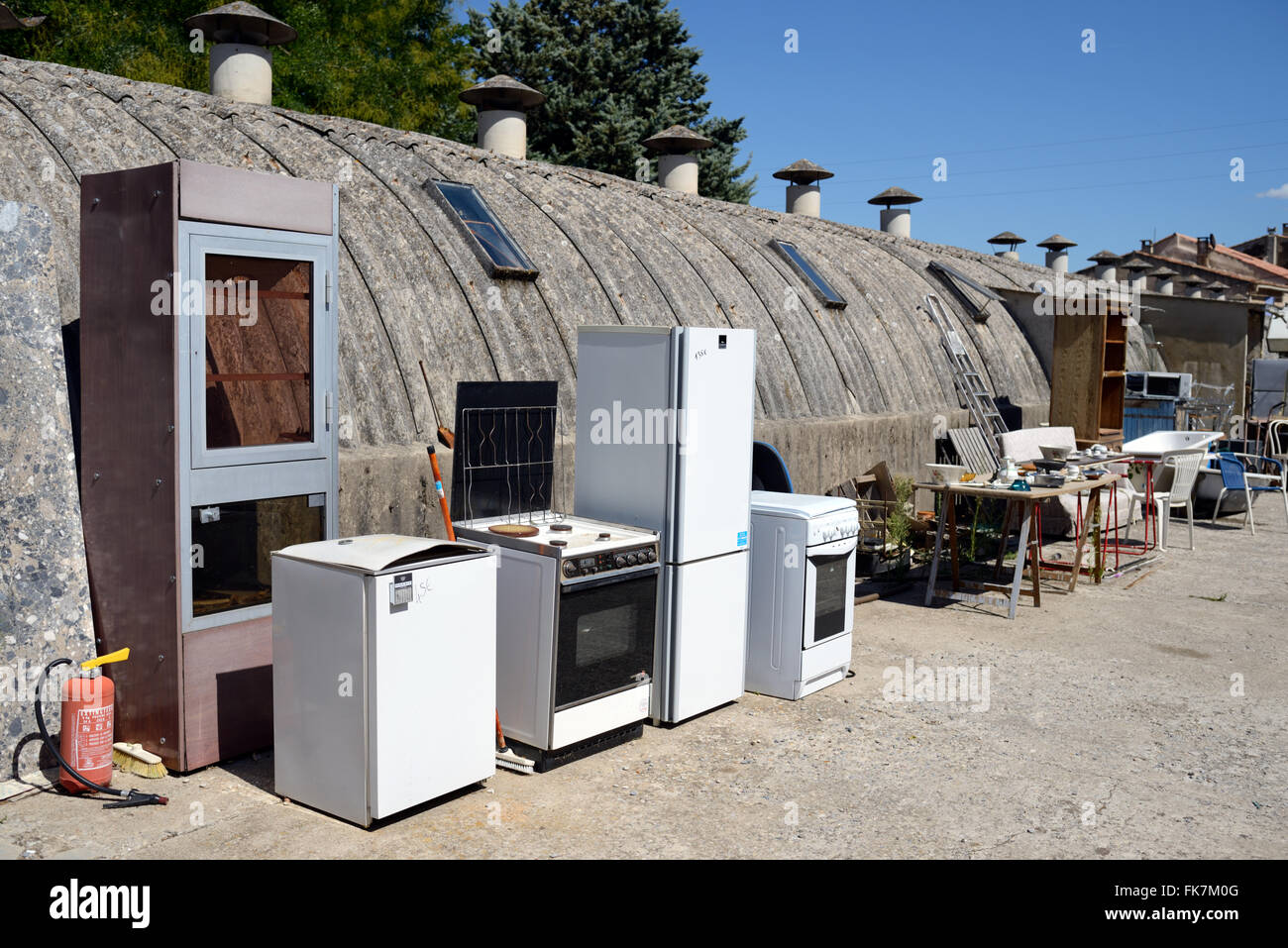 Second-Hand, Secondhand or Recycled White Goods or Domestic Appliances Cookers & Fridges For sale in a Junk Shop or Junk Store Stock Photo